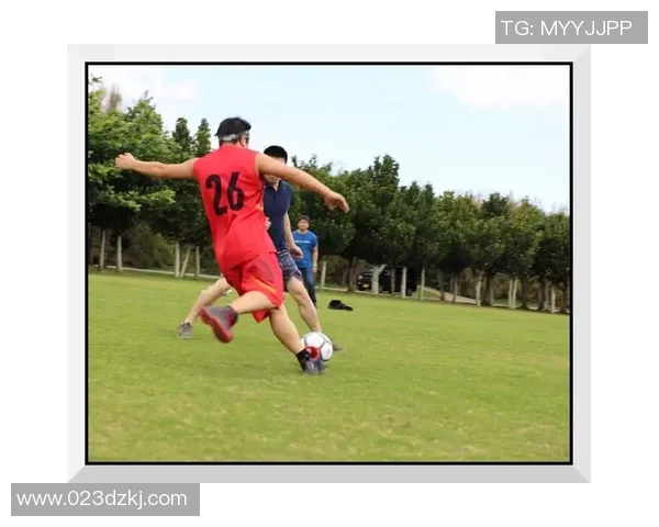 足球明星碧菡的精彩瞬间与迷人风采全景展示图集